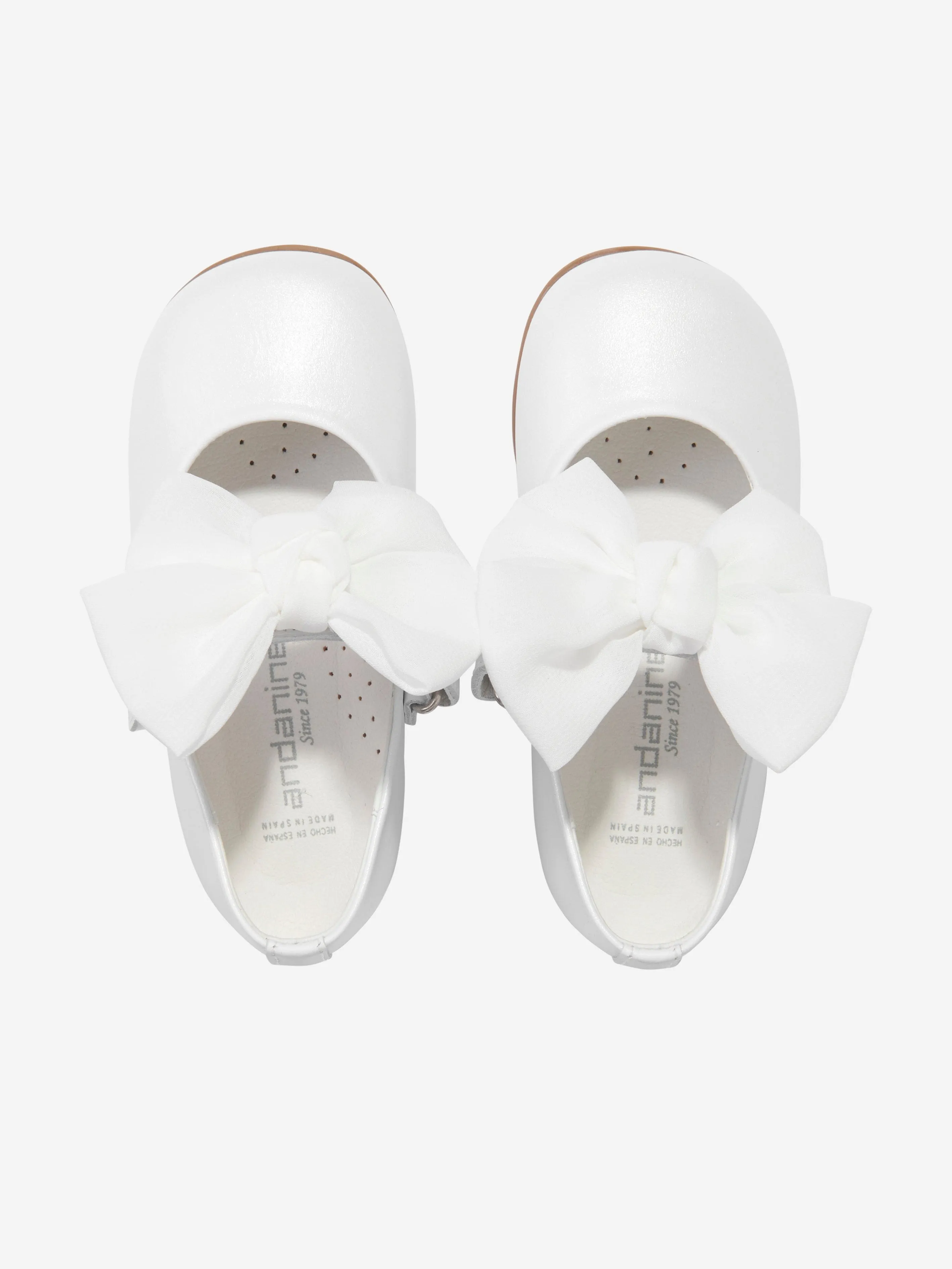 Andanines Girls Leather Bow Shoes in White