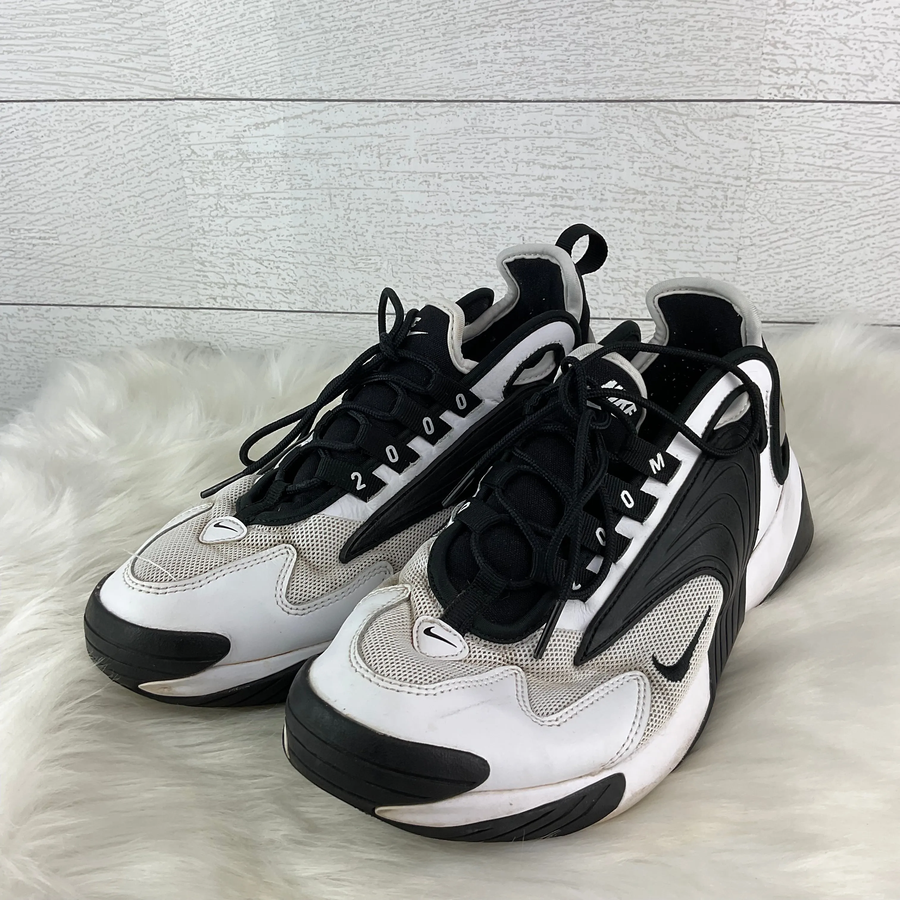 Black & White Shoes Athletic Nike, Size 9